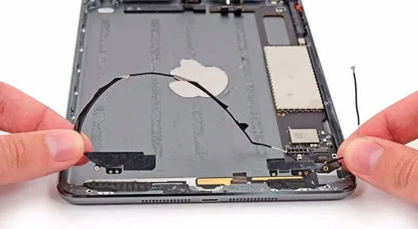 Замена антенны Wi-Fi на iPad Pro 11" (2020)