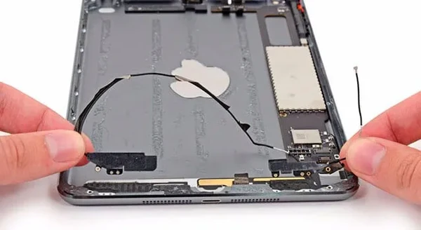 Замена антенны Wi-Fi на iPad Pro 12.9" (2015)