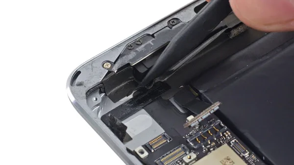Замена динамика iPad mini 4