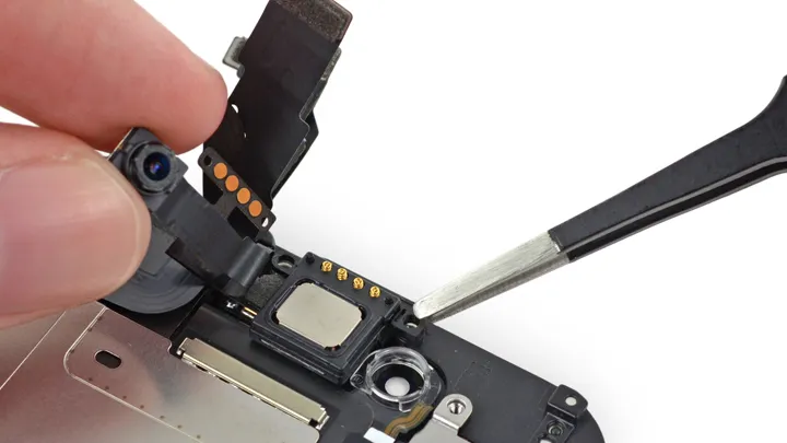 Замена разговорного (верхнего) динамика iPhone 5c