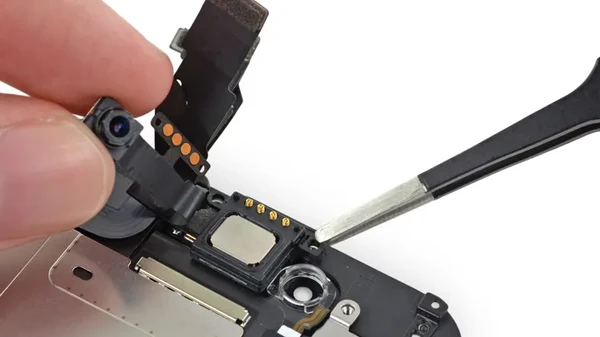 Замена разговорного (верхнего) динамика iPhone 5c