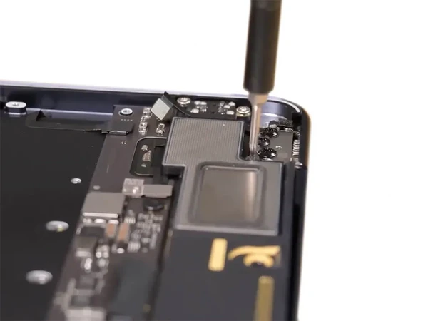 Замена динамика MacBook Air 13" M2 (2022) A2681
