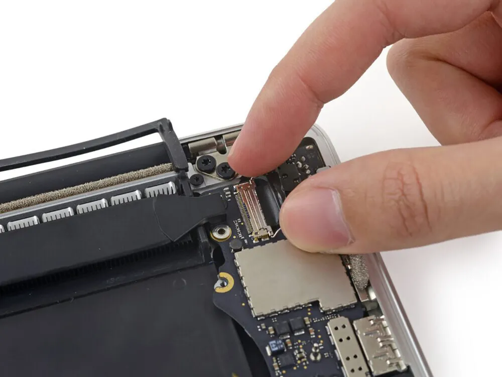 Замена динамика MacBook Pro 13" (2020) A2289, A2251