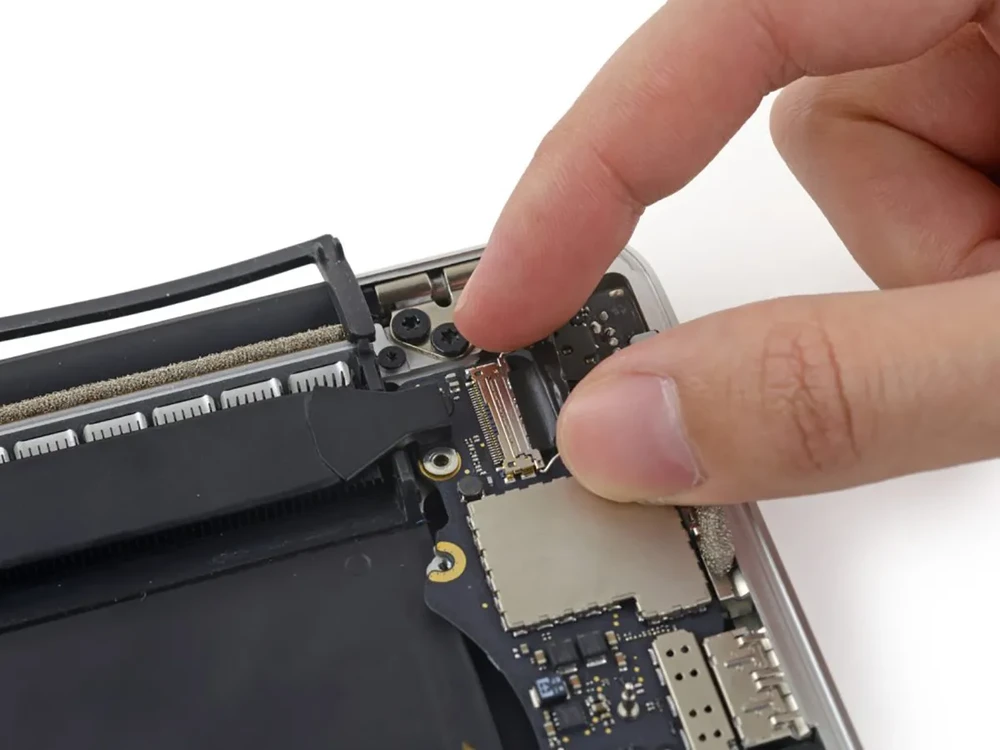 Замена динамиков MacBook Pro 15" Retina (2012-2015) A1398