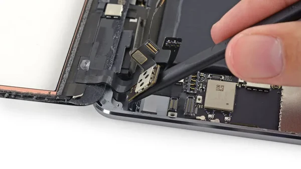 Замена фронтальной камеры iPad mini 4