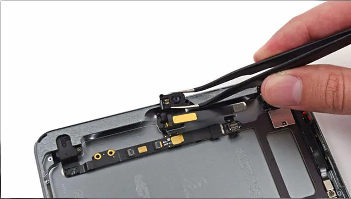 Заміна фронтальної камери iPad Pro 12.9" (2018)
