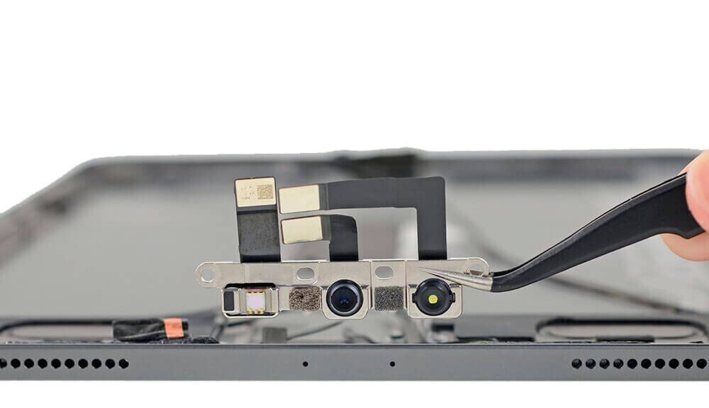 Замена фронтальной камеры iPad Pro 12.9" M1 (2021)