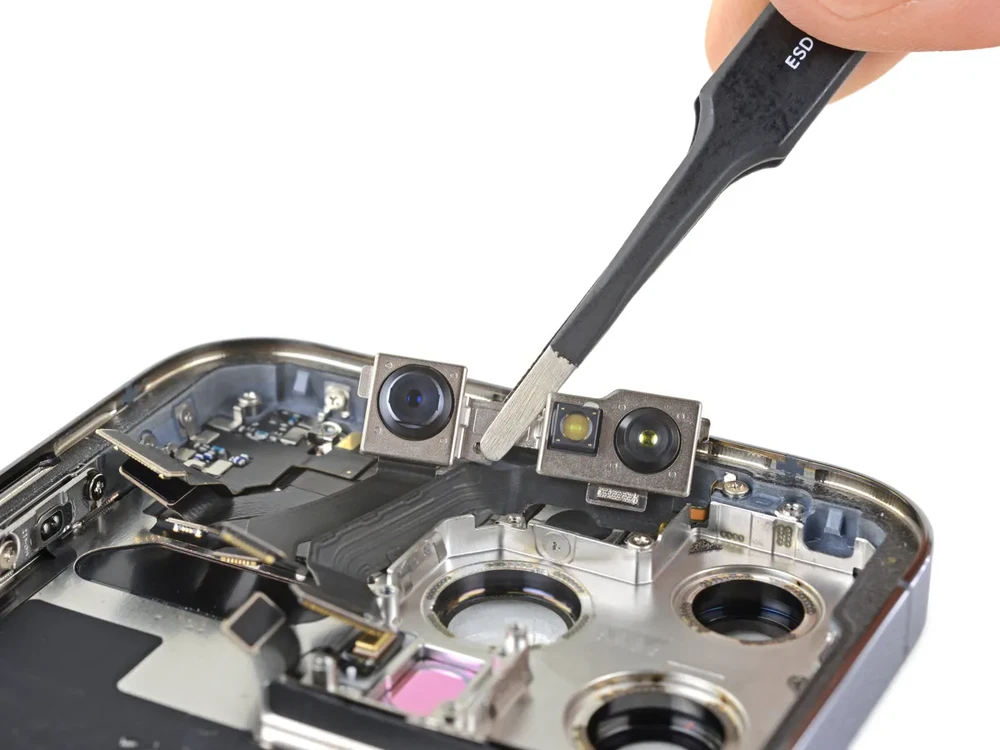 Замена фронтальной камеры iPhone 13 mini