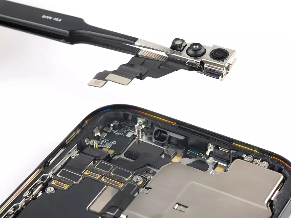 Замена фронтальной камеры iPhone 14 Pro