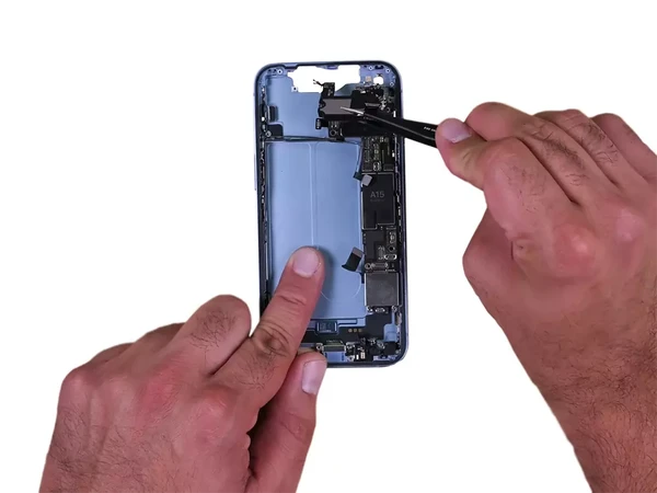 Замена фронтальной камеры iPhone 14