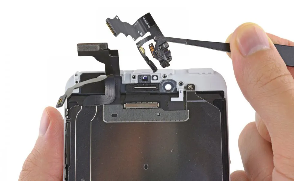 Замена фронтальной камеры iPhone 8