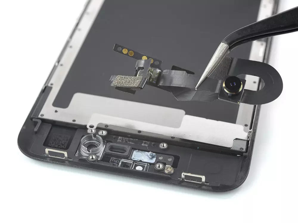 Заміна фронтальної камери iPhone SE 3 (2022)