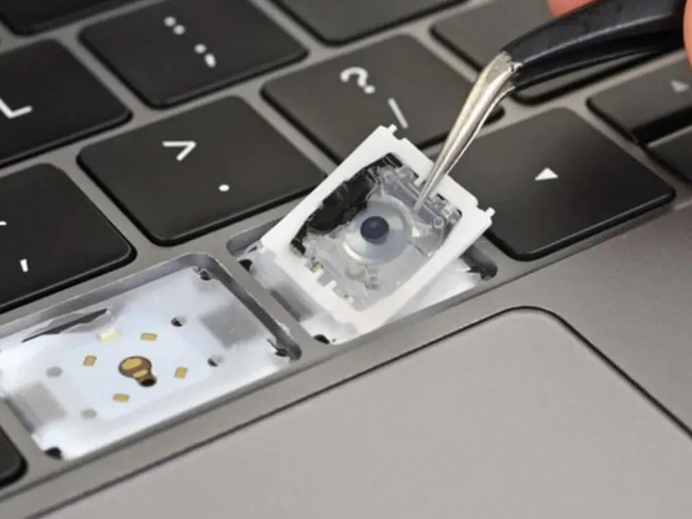 Замена клавиатуры MacBook Pro 13" M2 (2022) A2338