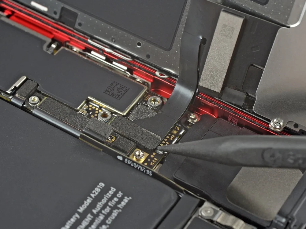 Замена кнопки вибро iPhone SE 3 (2022)