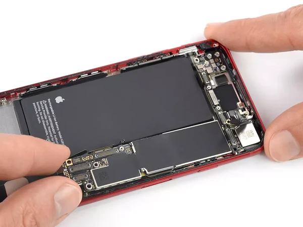 Замена контроллера питания iPhone SE 3 (2022)