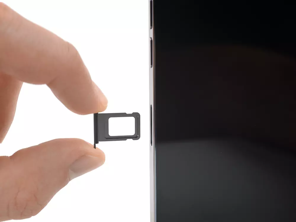 Замена лотка SIM-карты iPhone 14 Pro Max