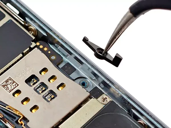 Заміна лотка SIM-картки iPhone 14
