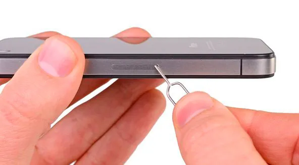 Замена лотка SIM-карты iPhone 4 | 4S