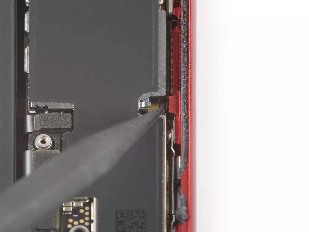 Замена лотка SIM-карты (механизма) iPhone SE 3 (2022)