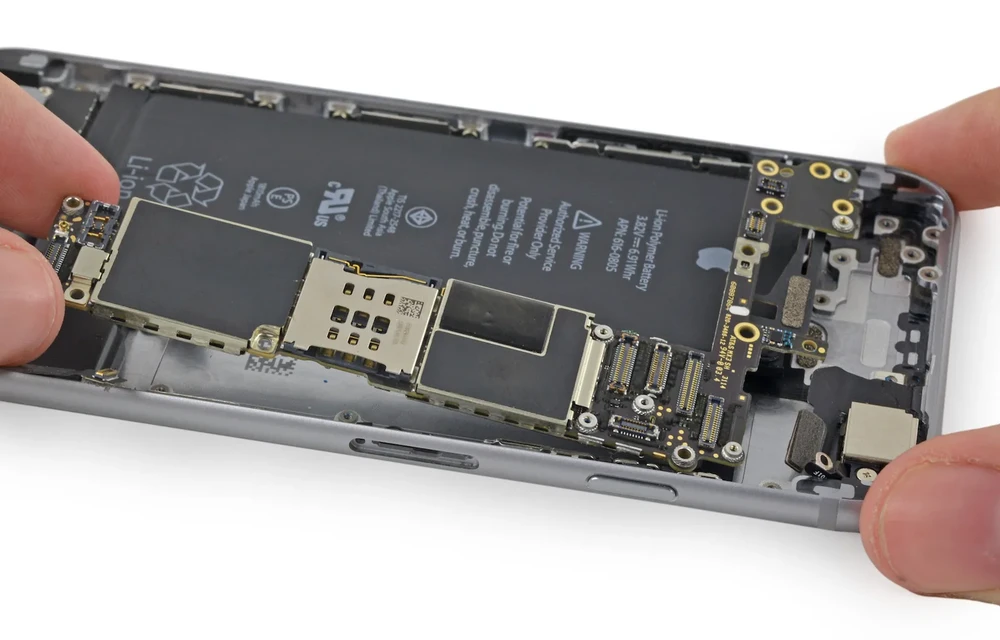 Замена материнской платы iPhone 6 Plus