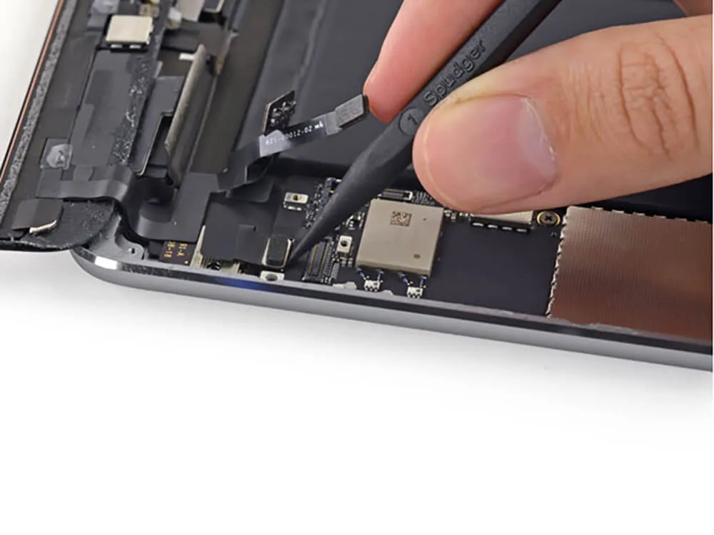 Замена микрофона iPad Air 5 M1 (2022)