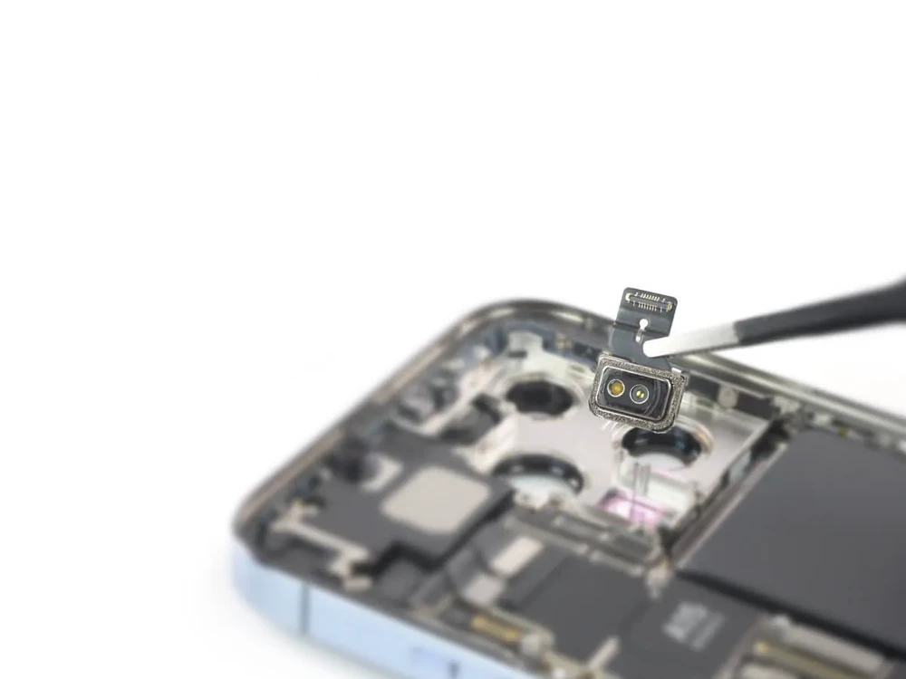 Замена микрофона iPhone 13 Pro