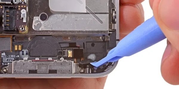 Замена микрофона iPhone 4 | 4S