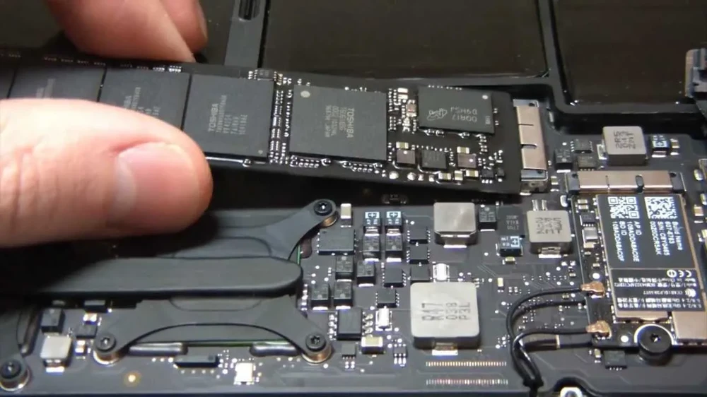 Замена накопителя (SSD) 256Gb MacBook Air 13" (2012-2017) A1466