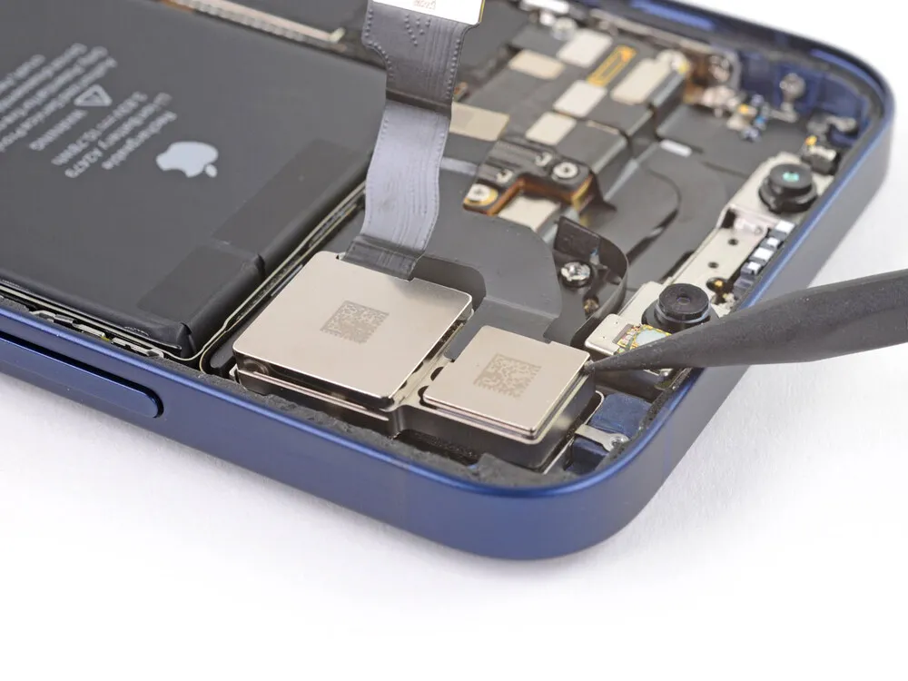 Заміна основної камери iPhone 13 mini