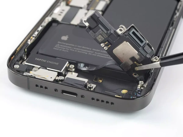 Заміна поліфонічного (нижнього) динаміка iPhone 14 Pro