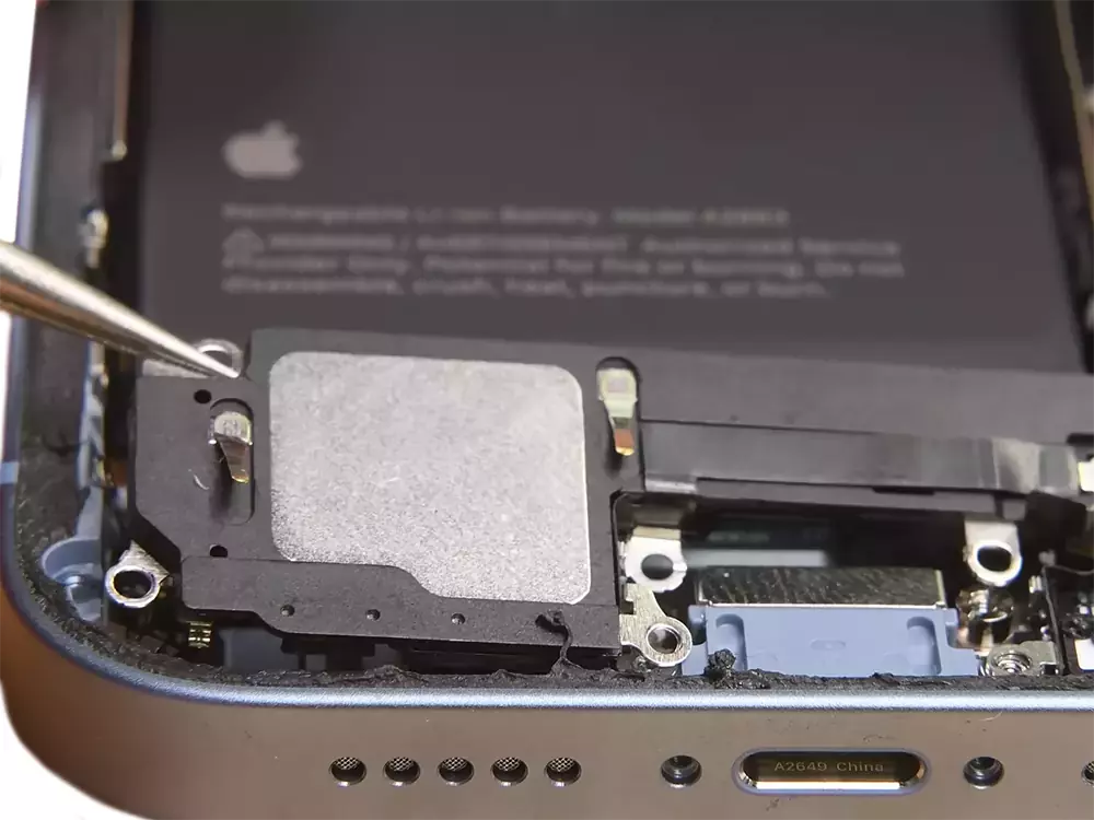 Замена полифонического (нижнего) динамика iPhone 14