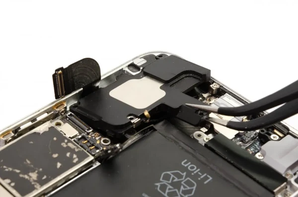 Замена полифонического (нижнего) динамика iPhone 5s