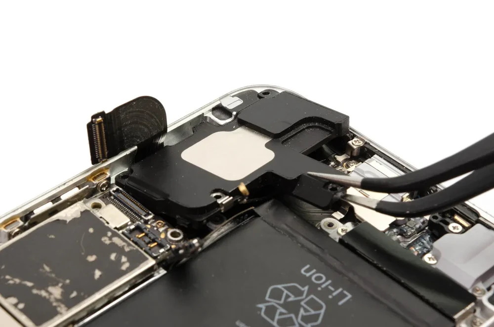 Замена полифонического (нижнего) динамика iPhone 6