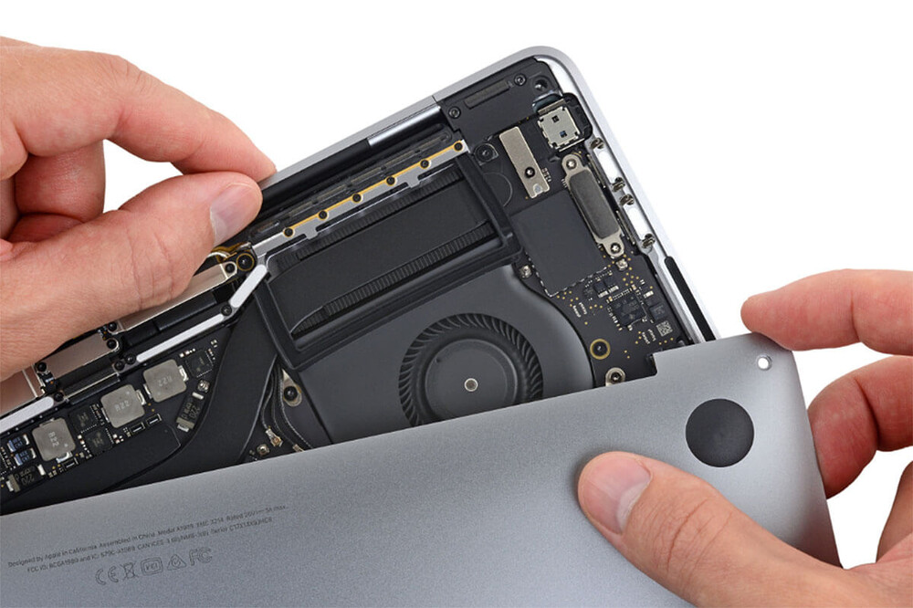 Замена разъема зарядки MacBook Pro 13" (2018) A1989