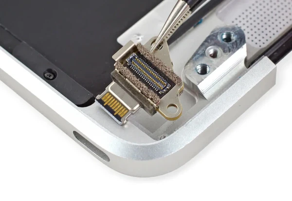 Замена разъема зарядки MacBook Pro 13" Retina (2014 | 2015) А1502