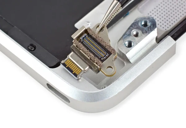 Замена разъема зарядки MacBook Pro 15" (2016 | 2017) А1707