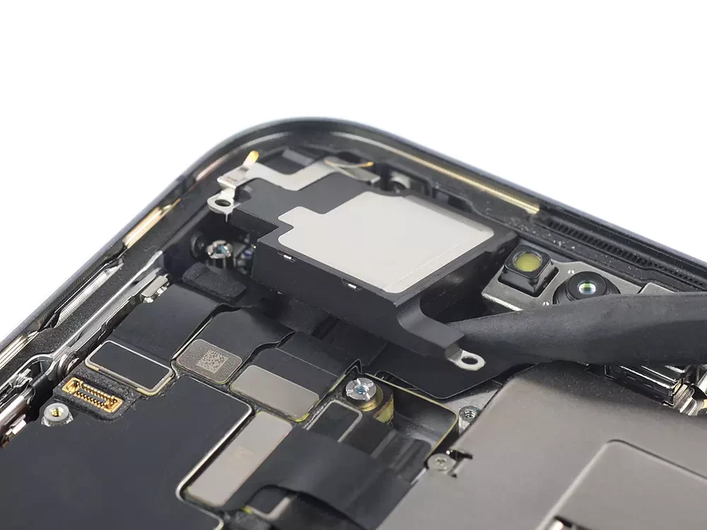 Замена сетки голосового динамика iPhone 14 Plus