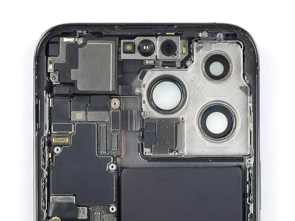 Замена стекла задней камеры iPhone 14 Pro Max