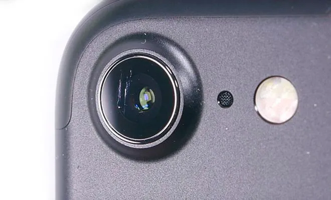 Замена стекла задней камеры iPhone 7 Plus