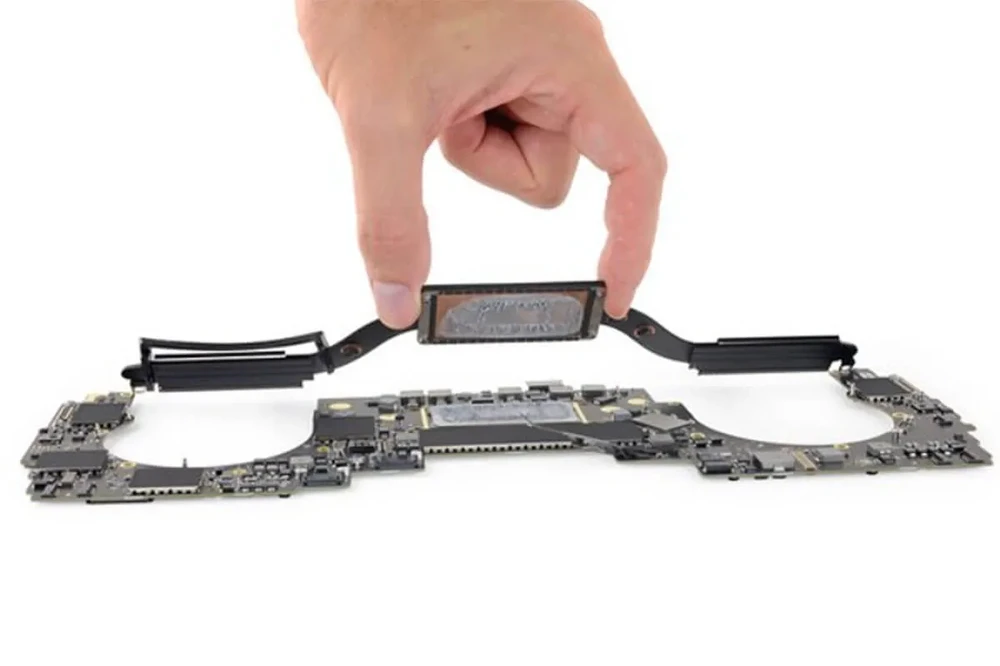 Чистка термопасти MacBook Pro 13" (2018) A1989