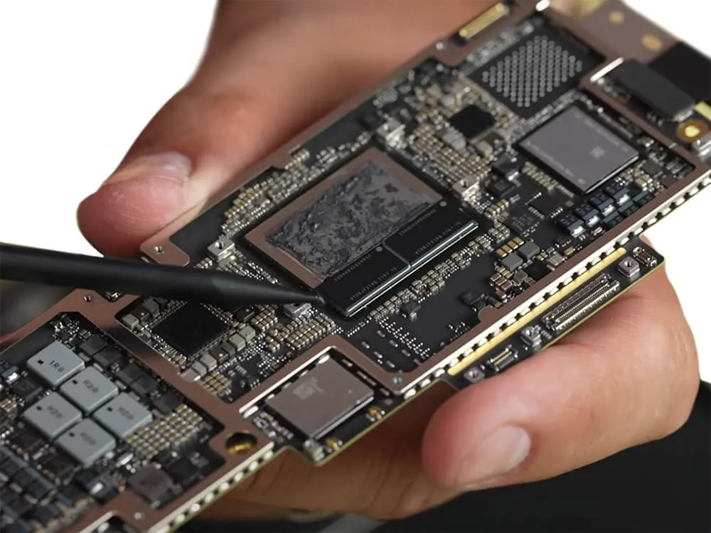Замена термопасты MacBook Pro 13" M2 (2022) A2338
