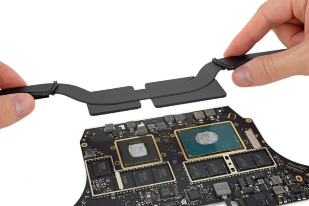 Чистка термопасты MacBook Pro 15" (2018 | 2019) А1990