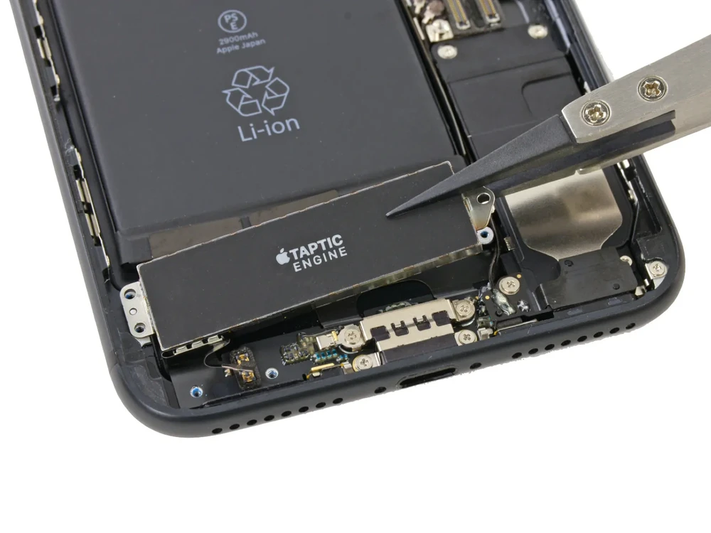 Замена виброзвонка iPhone 11