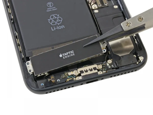 Замена виброзвонка iPhone 11 Pro Max