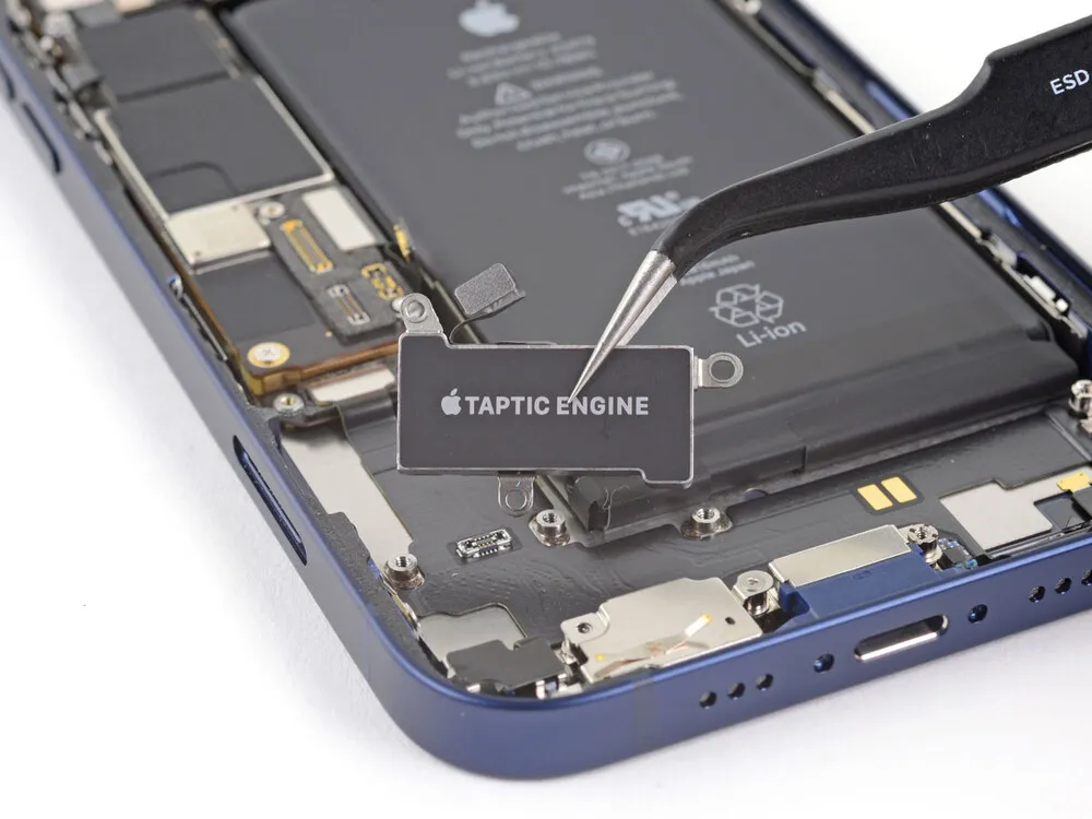 Замена виброзвонка iPhone 13 mini