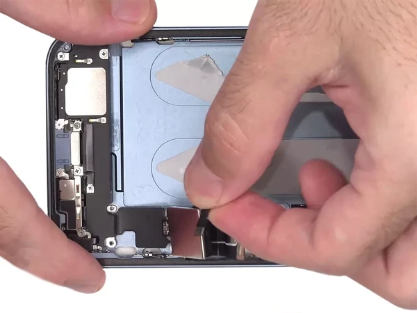 Замена виброзвонка iPhone 14 Plus