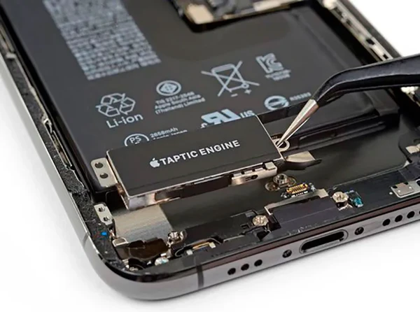 Замена виброзвонка iPhone XS