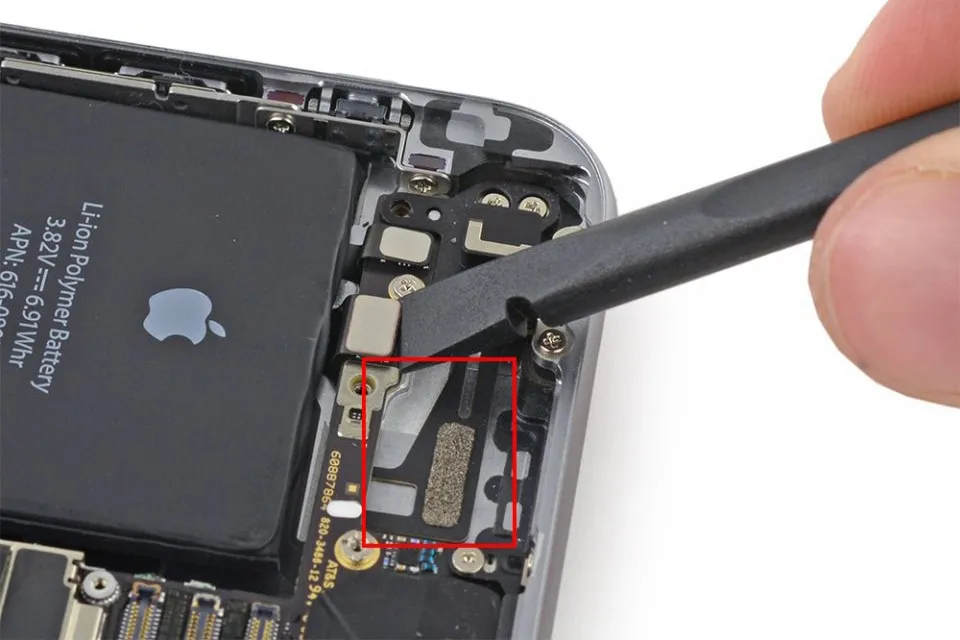 Замена Wi-Fi антенны iPhone 6 Plus