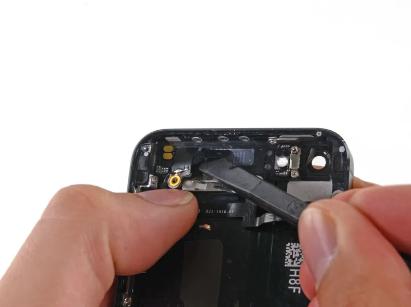 Замена Wi-Fi антенны iPhone SE