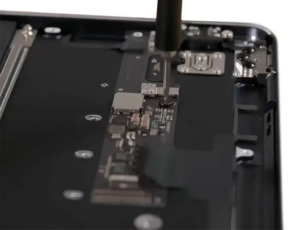 Заміна Wi-Fi антени MacBook Air 13" M2 (2022) A2681